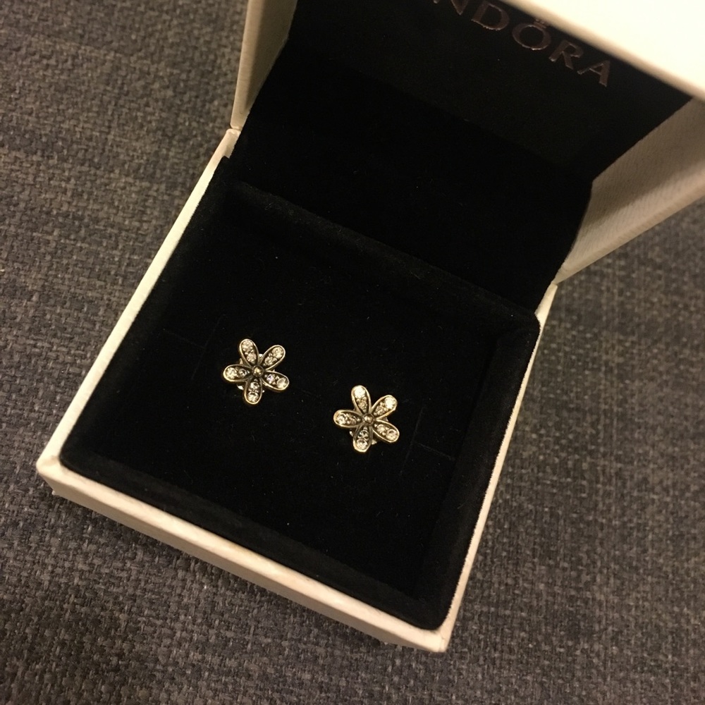 Pandora Daisy Stud Earrings